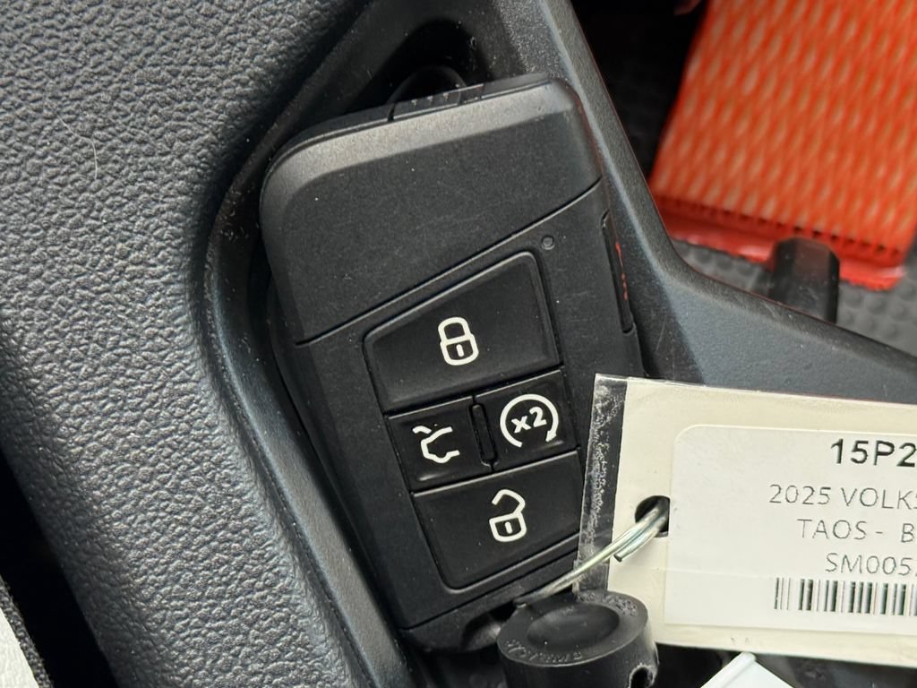 Used 2025 Volkswagen Taos SE AWD/4WD image 42