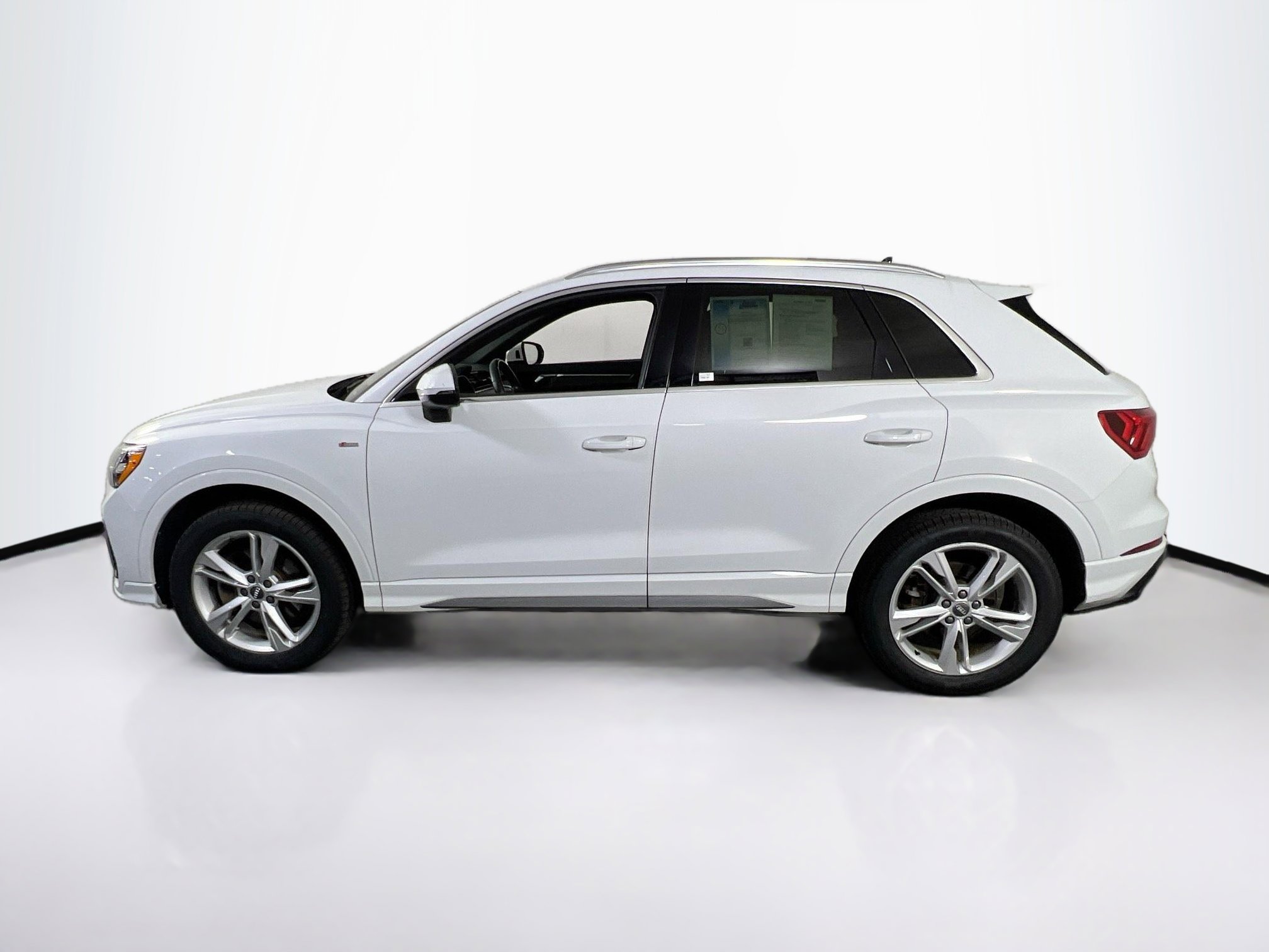 Used 2020 Audi Q3 2.0T Premium w/ Convenience Package AWD/4WD image 8