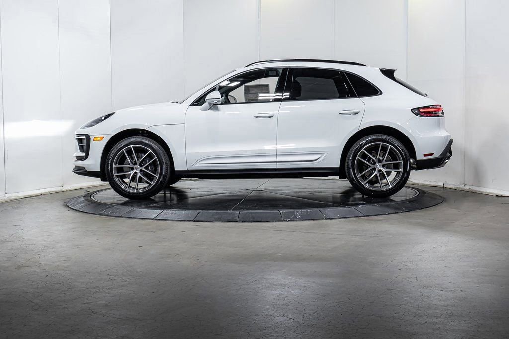 Certified 2025 Porsche Macan AWD/4WD image 2