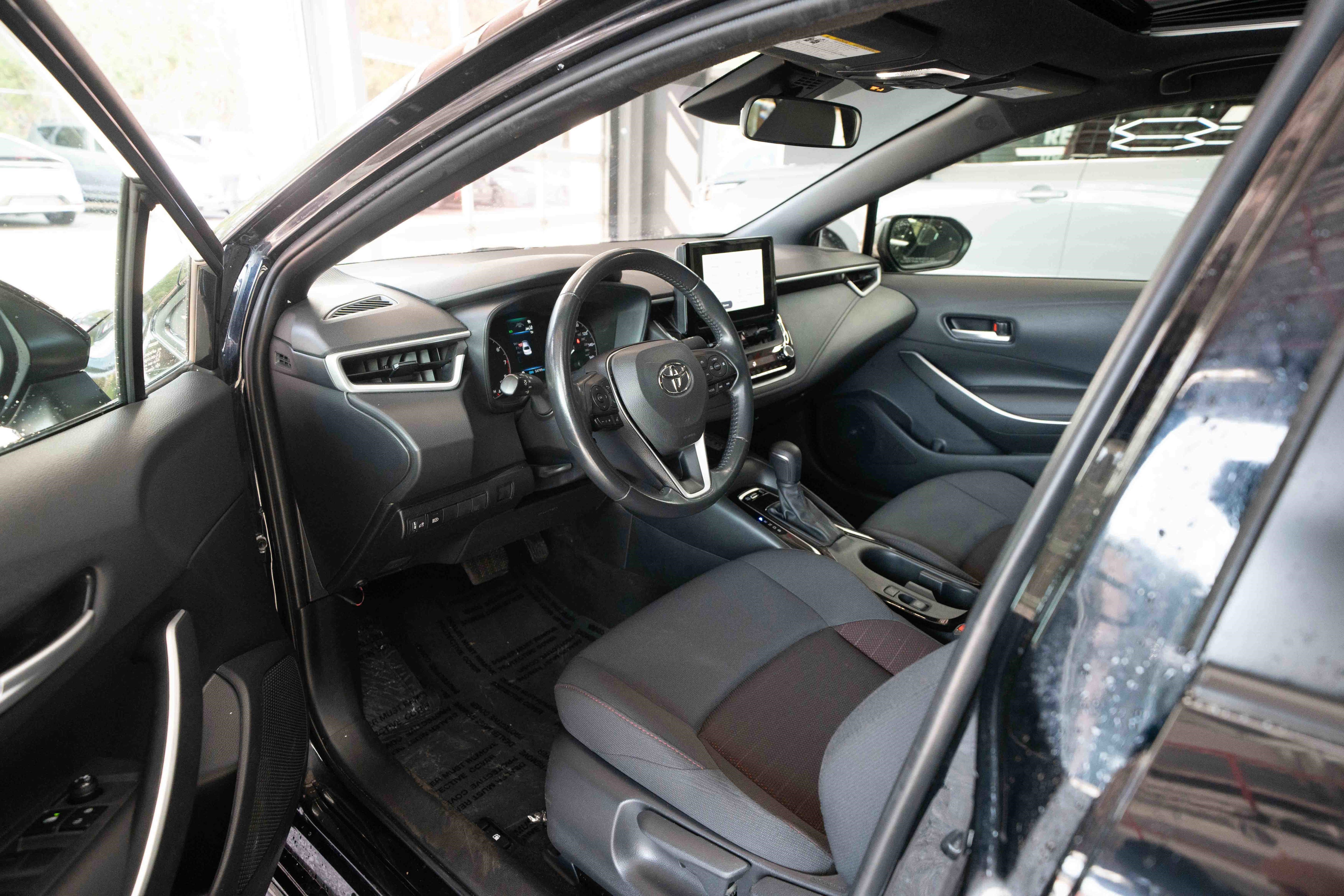 Used 2024 Toyota Corolla SE w/ SE Premium Package image 8