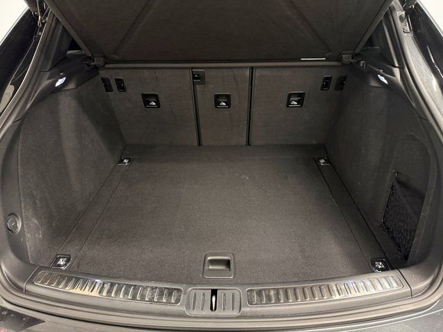 Certified 2025 Porsche Macan AWD/4WD image 34