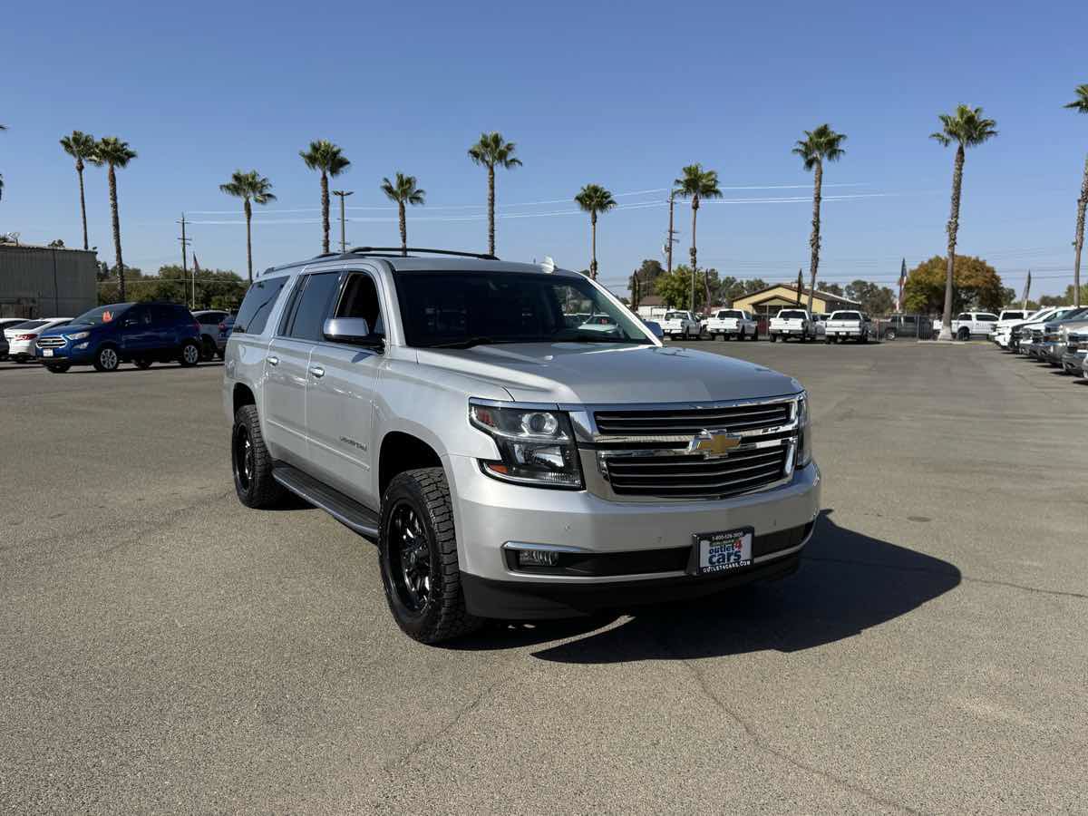 Used 2018 Chevrolet Suburban Premier AWD/4WD image 3
