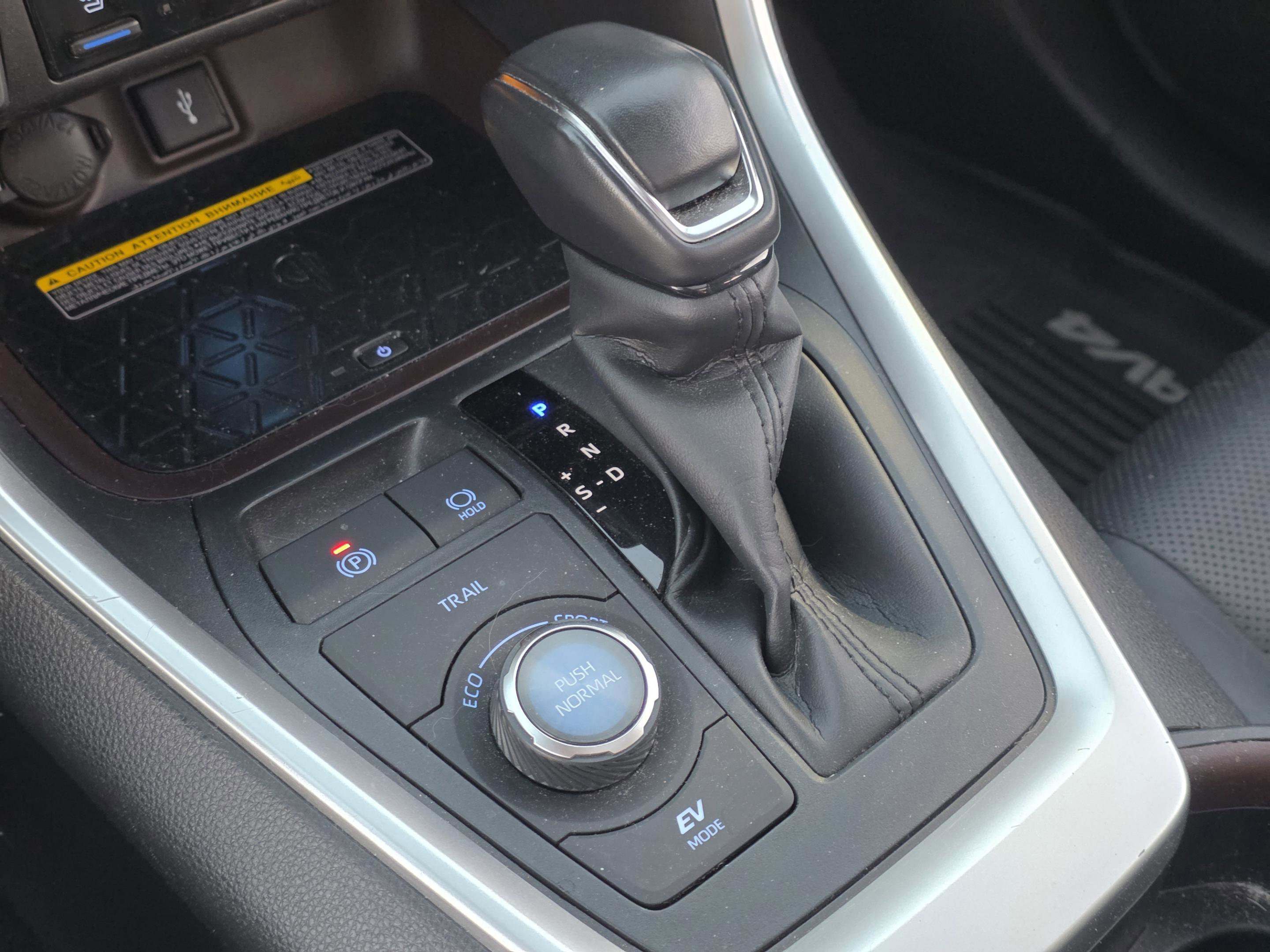 Used 2020 Toyota RAV4 Limited AWD/4WD image 20
