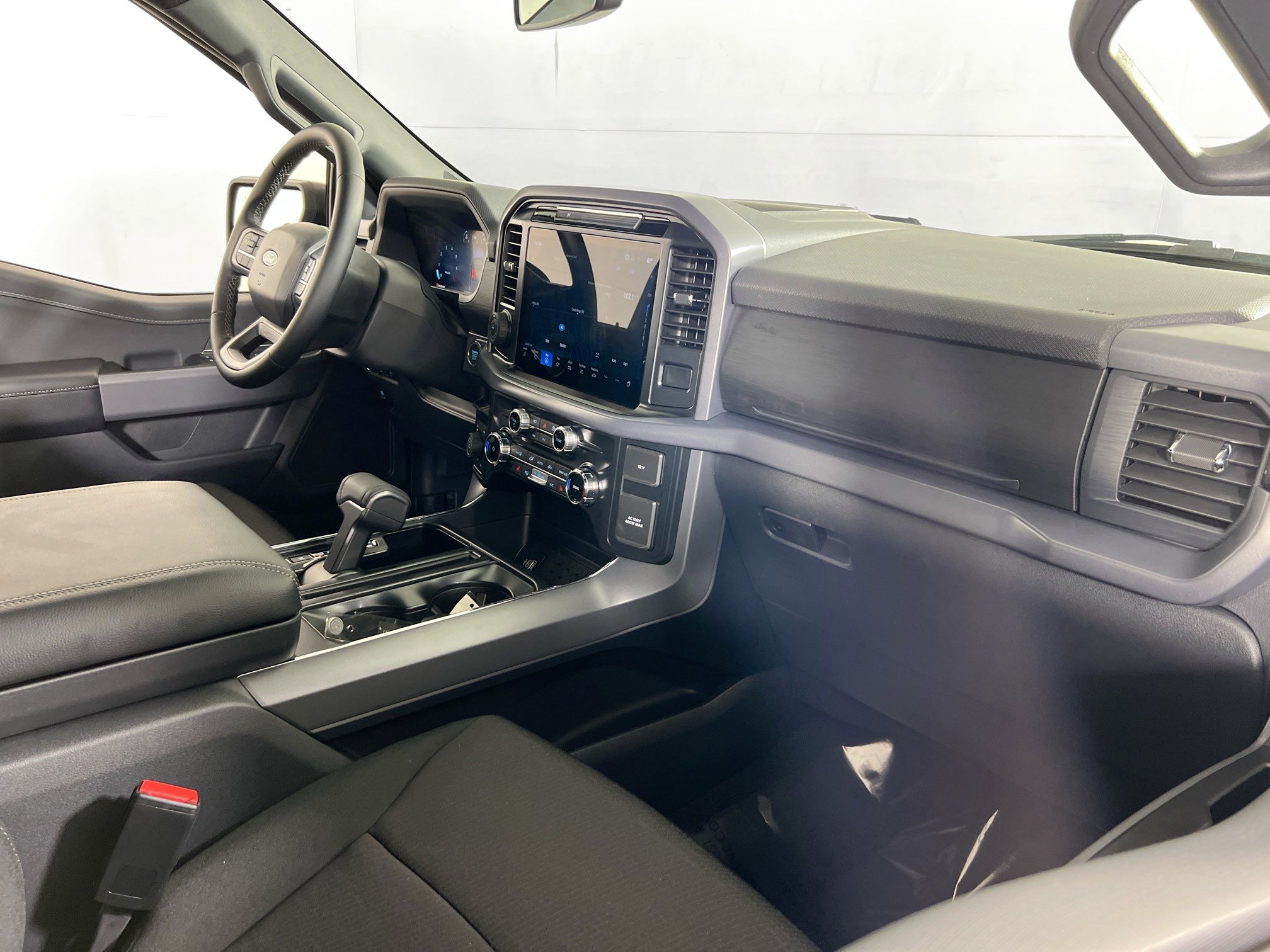 Used 2025 Ford F150 XLT w/ Equipment Group 302A MID image 28