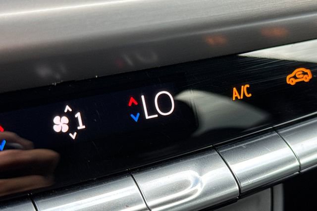 Used 2024 Cadillac XT4 Premium Luxury image 30