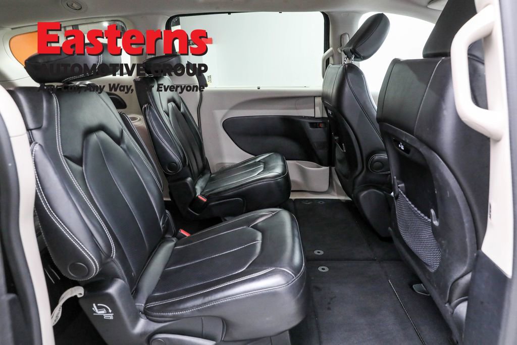 Used 2023 Chrysler Pacifica Touring-L image 24