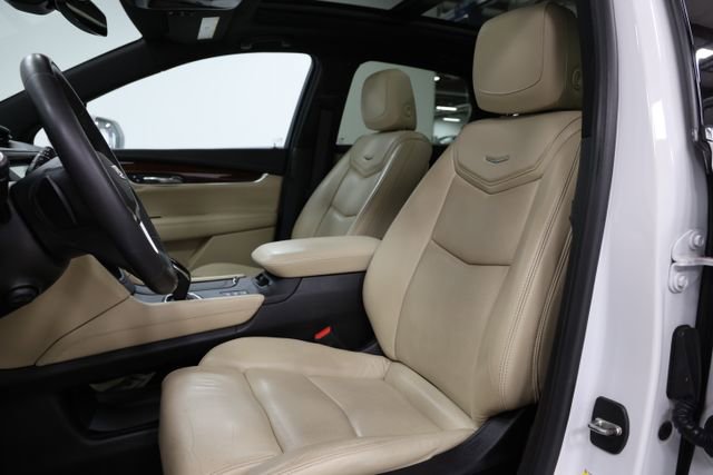 Used 2017 Cadillac XT5 Luxury w/ Driver Awareness Package image 17