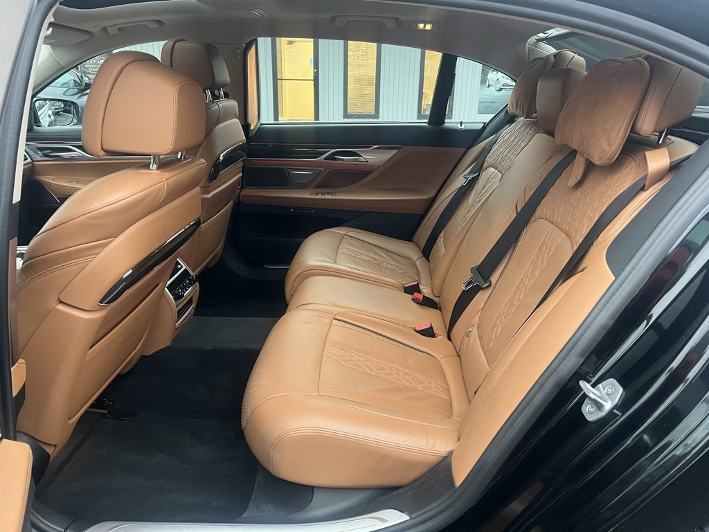 Used 2022 BMW 740i xDrive w/ Luxury Rear Seating Package image 25