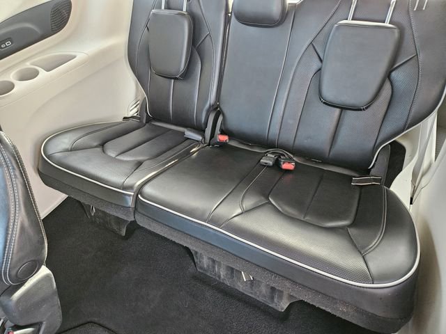 Used 2023 Chrysler Pacifica Limited image 32