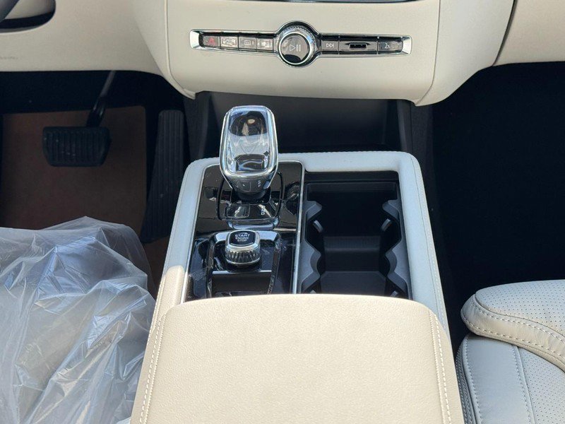 New 2026 Volvo XC90 T8 Ultra w/ Protection Package Premier image 9