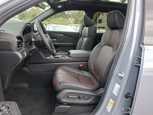 Certified 2025 Honda Pilot Black Edition image 15