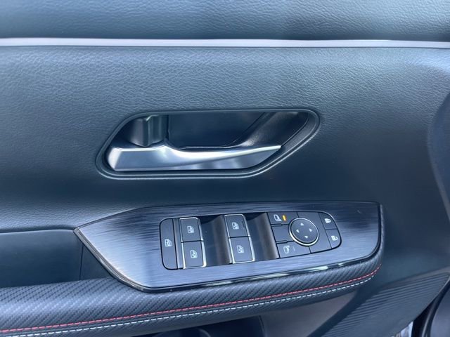 Used 2025 Nissan Kicks SR image 18