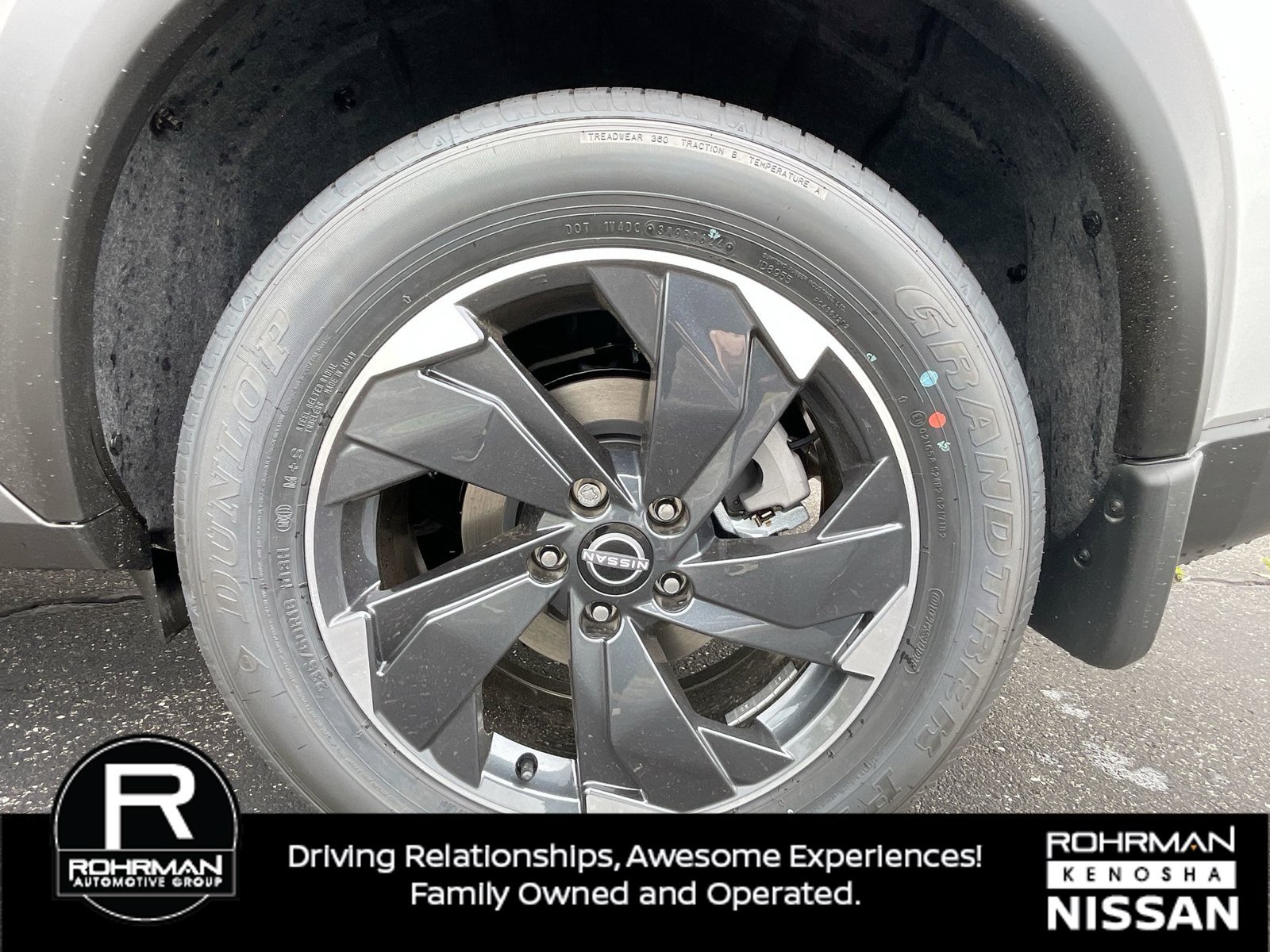 Used 2024 Nissan Rogue SV AWD/4WD image 6