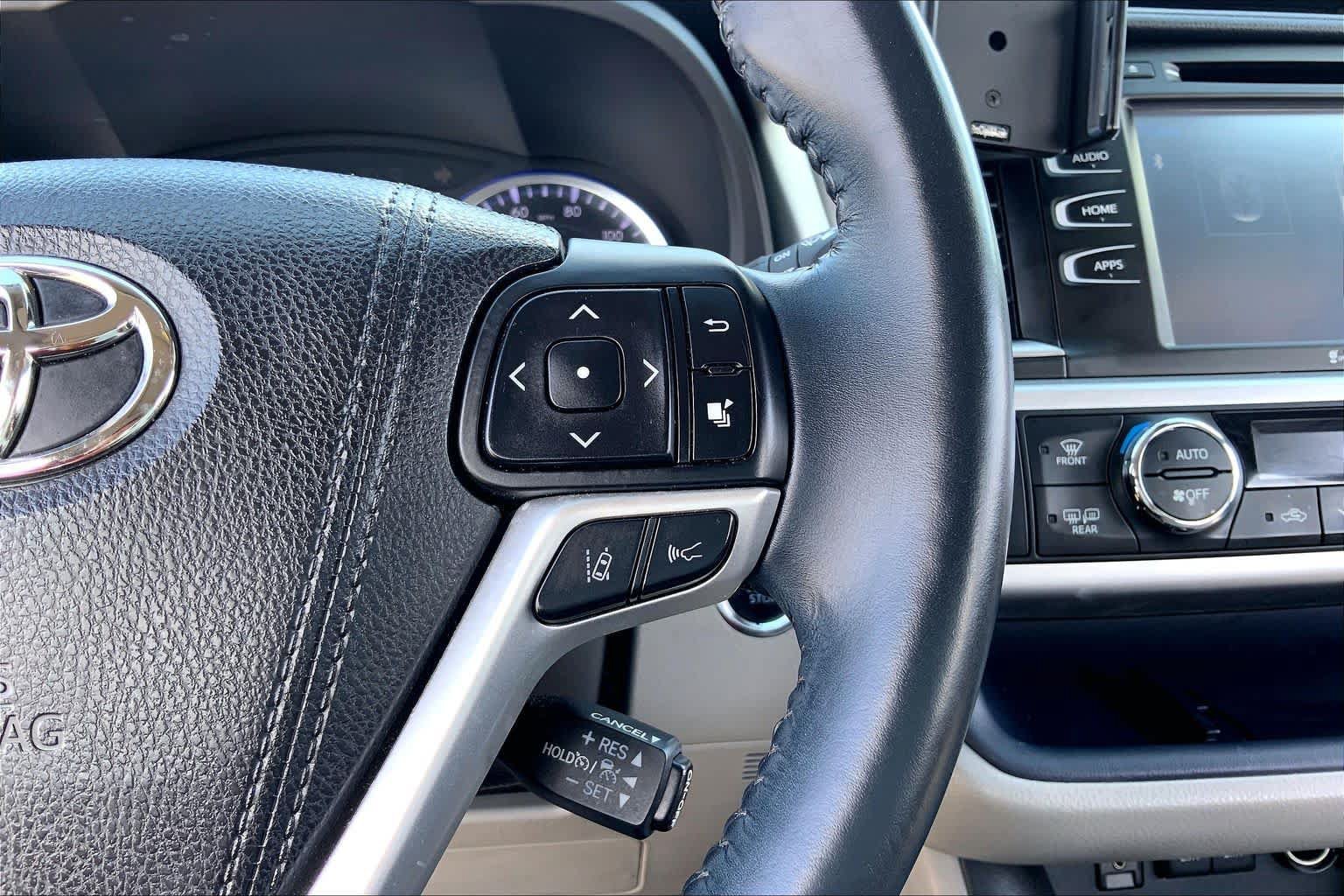 Used 2018 Toyota Highlander XLE FWD image 24
