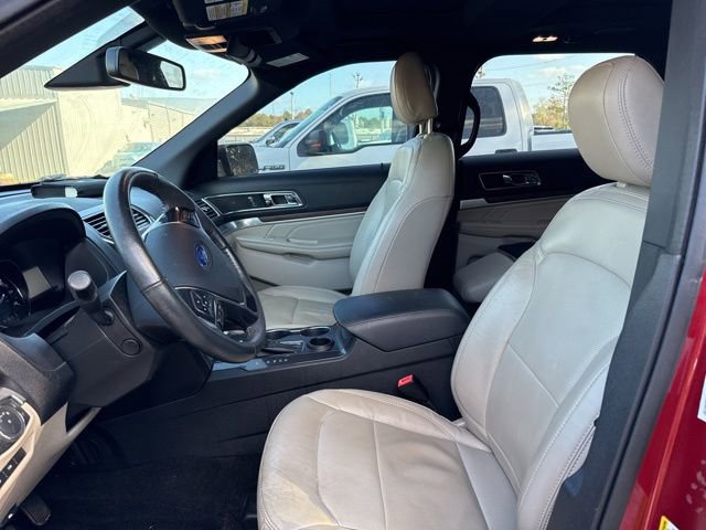 Used 2018 Ford Explorer Limited w/ Ford Safe & Smart Package image 10
