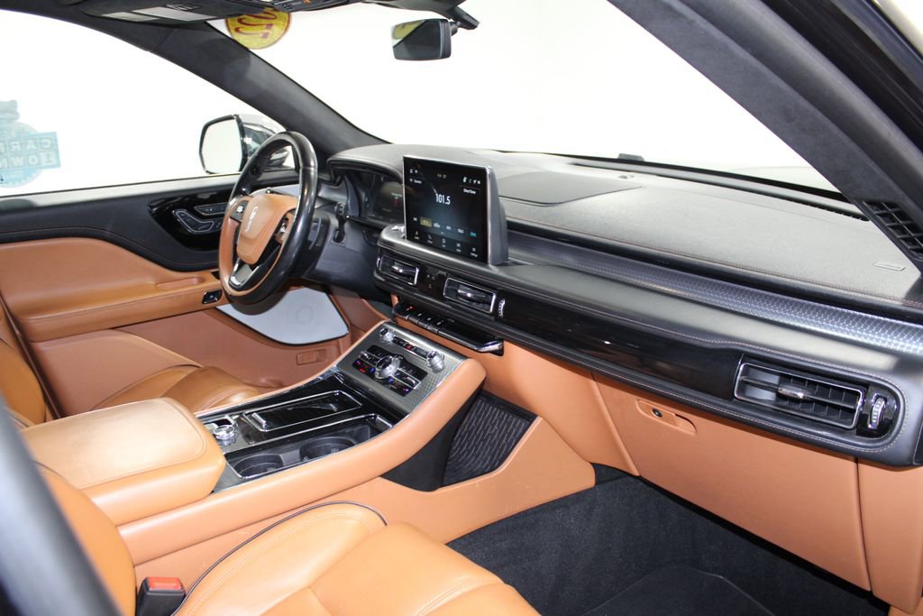 Used 2022 Lincoln Aviator Black Label w/ Class IV Trailer Tow Package image 32