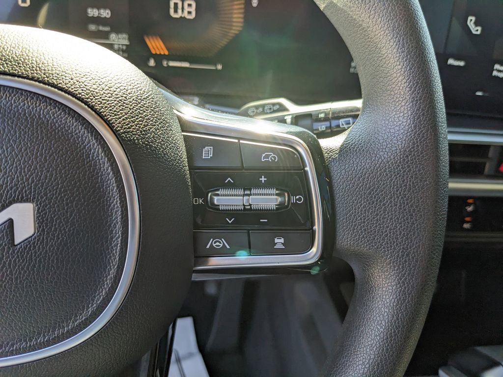Certified 2025 Kia Sorento LX FWD image 31