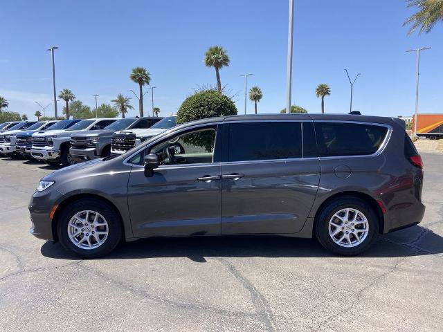 Used 2023 Chrysler Pacifica Touring-L FWD image 4