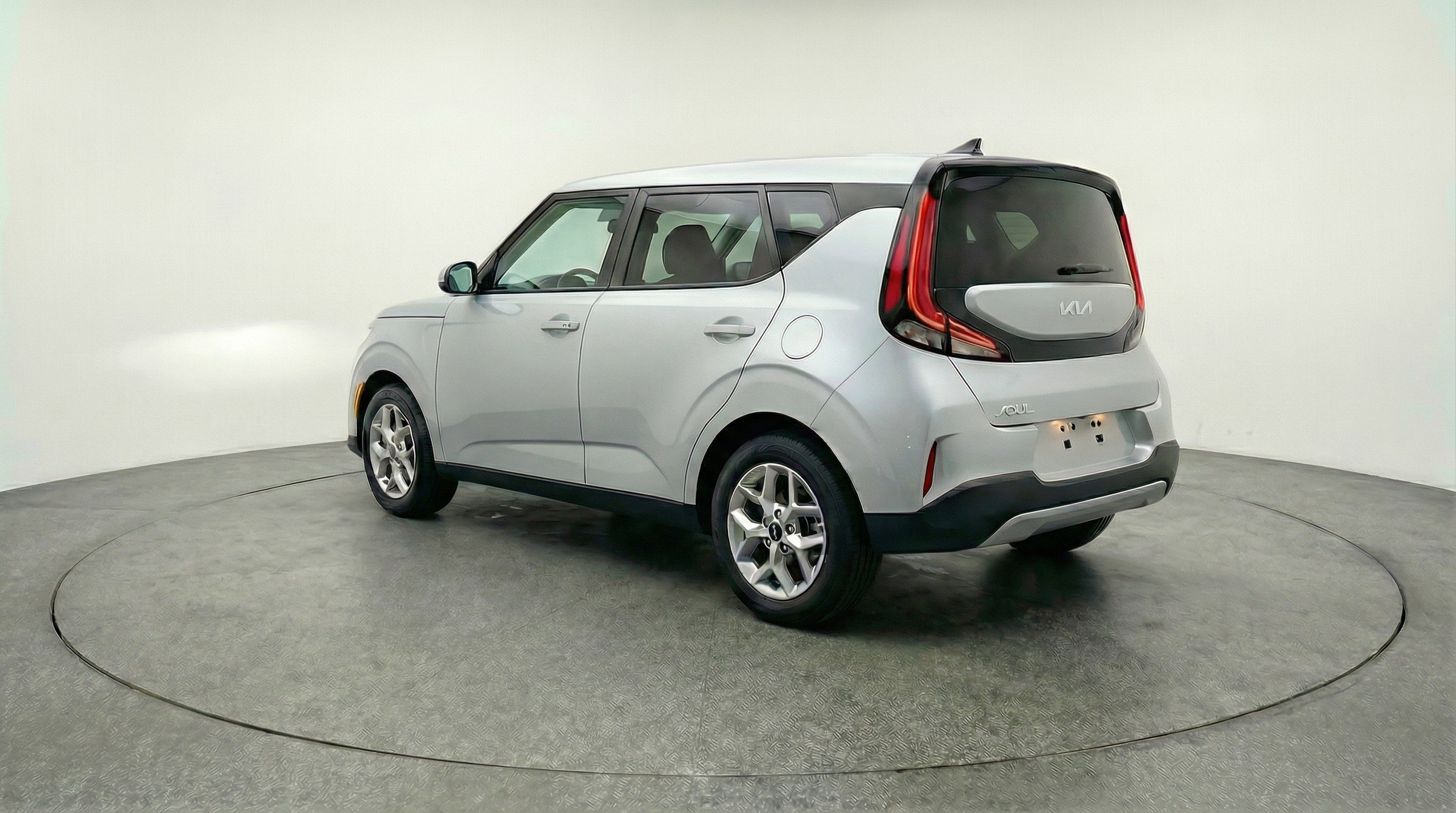 Used 2025 Kia Soul LX w/ LX Technology Package FWD image 6