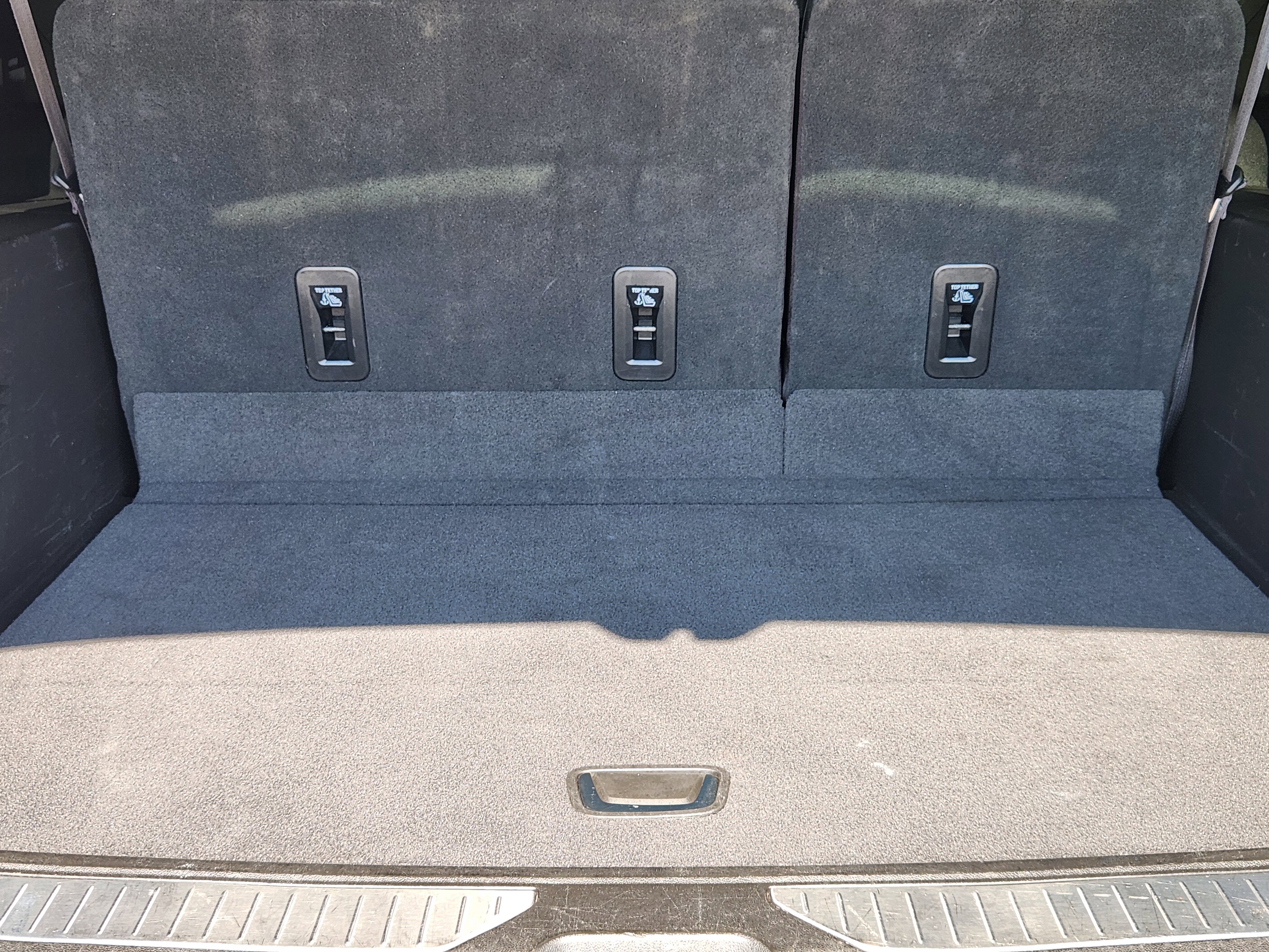 Used 2023 Chevrolet Suburban Premier RWD image 36