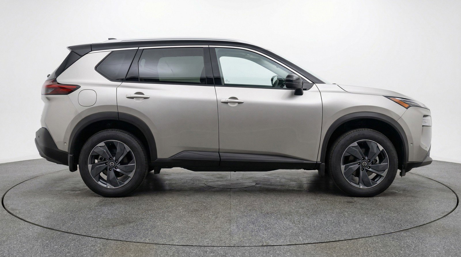 Used 2025 Nissan Rogue SV FWD image 11