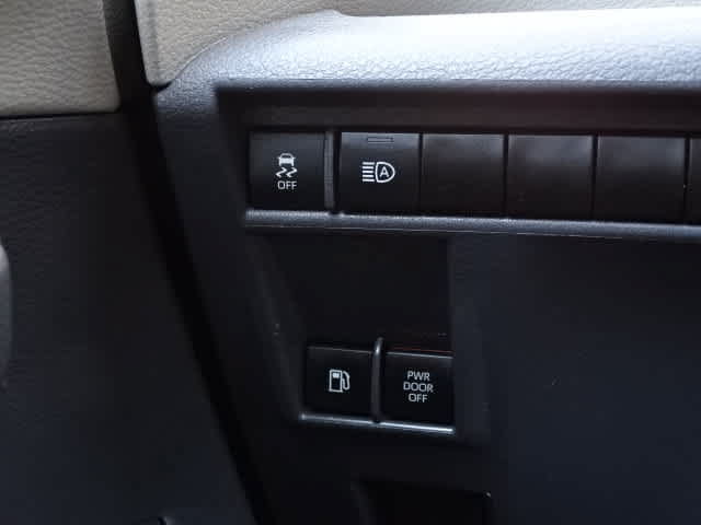 Used 2023 Toyota Sienna LE FWD image 38