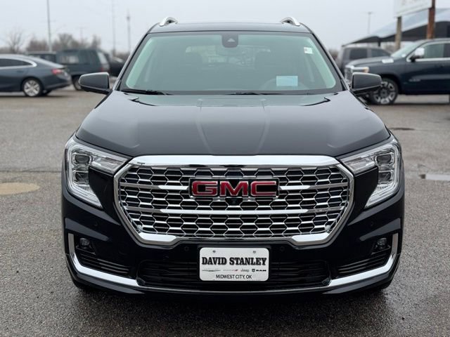 Used 2024 GMC Terrain Denali w/ Denali Premium Package image 2