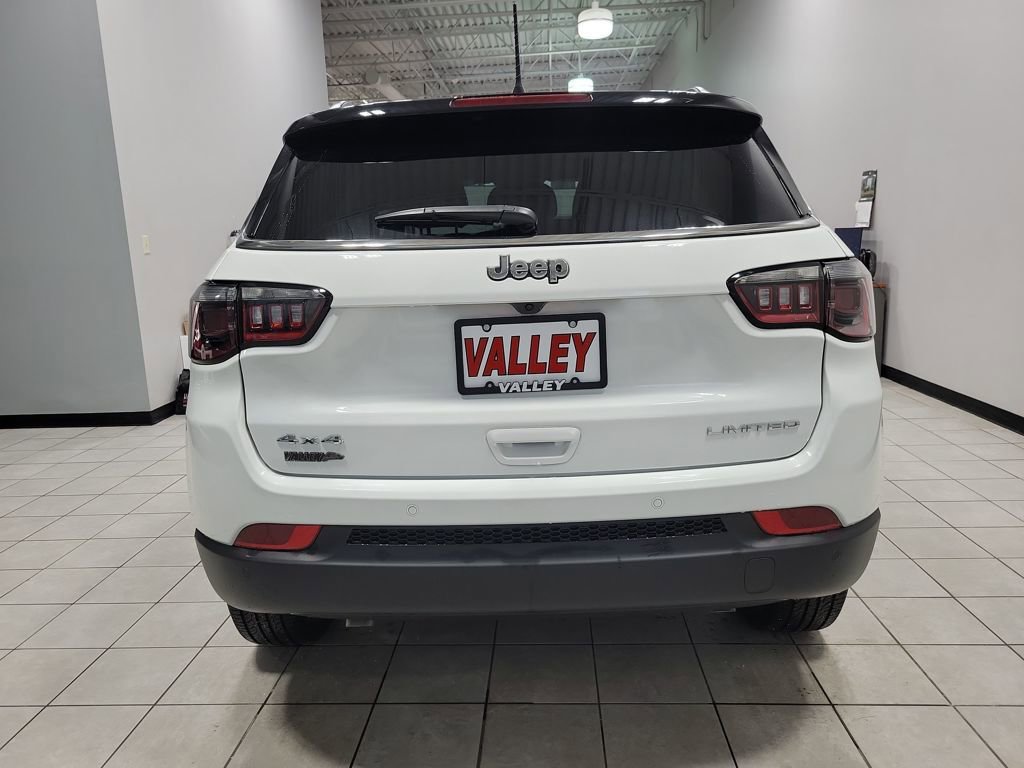 Used 2025 Jeep Compass Limited image 16