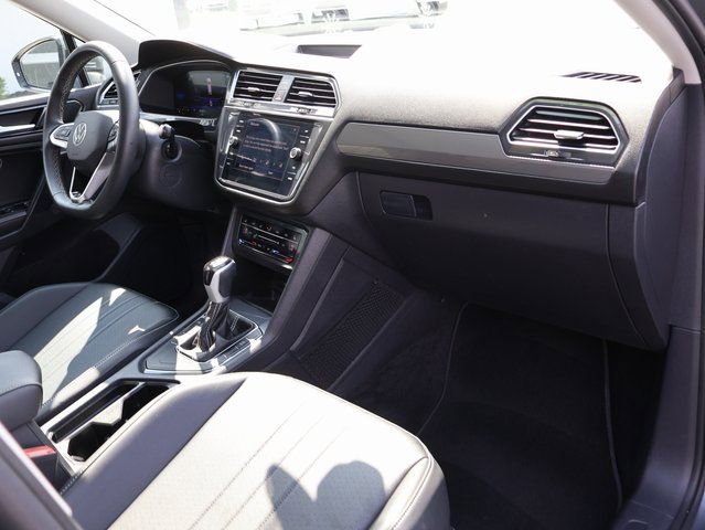 Used 2023 Volkswagen Tiguan SE image 11