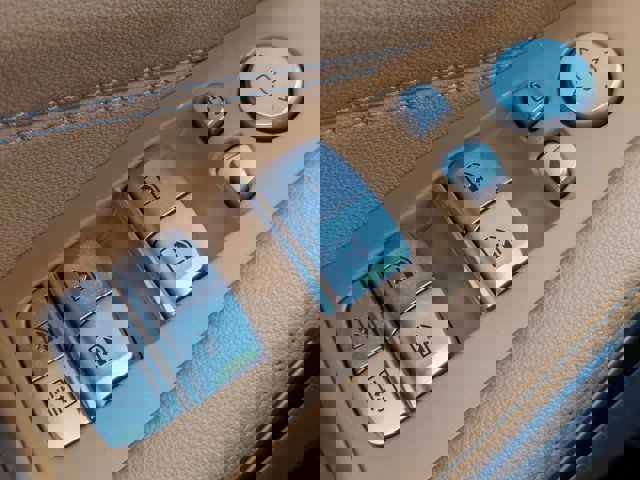 Used 2021 BMW X7 M50i w/ Cold Weather Package image 25