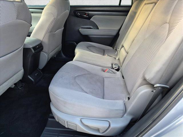 Used 2023 Toyota Highlander LE FWD image 15