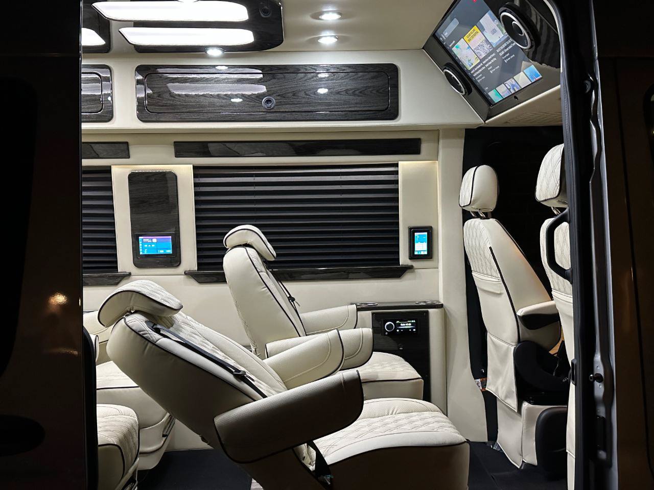 Used 2024 Mercedes-Benz Sprinter 3500 image 3