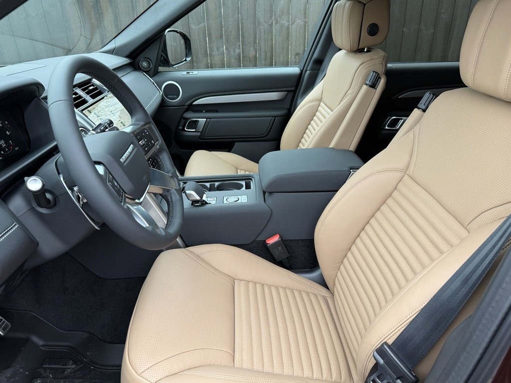 New 2026 Land Rover Discovery Limited Edition image 11
