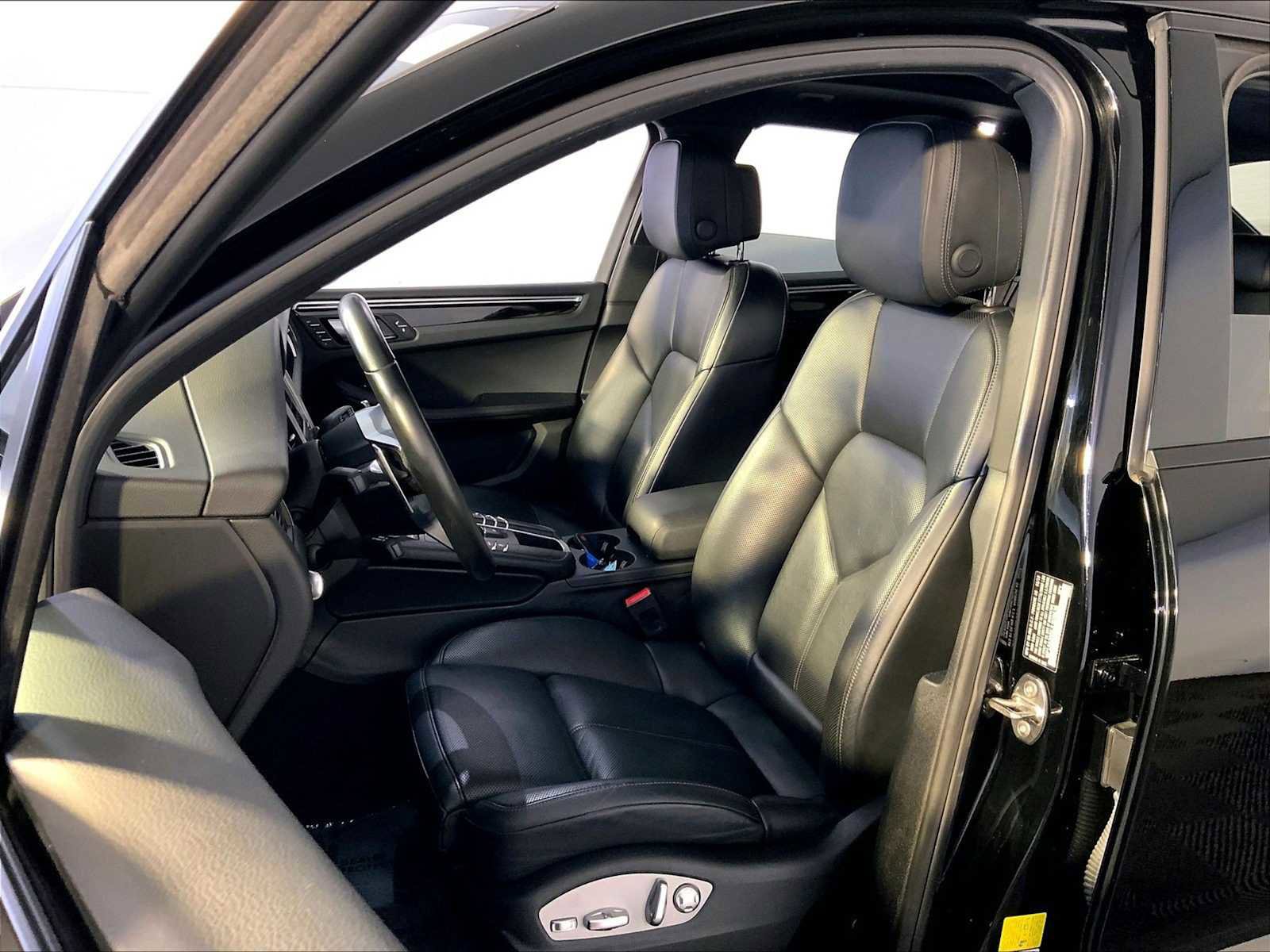 Certified 2018 Porsche Macan AWD/4WD image 5
