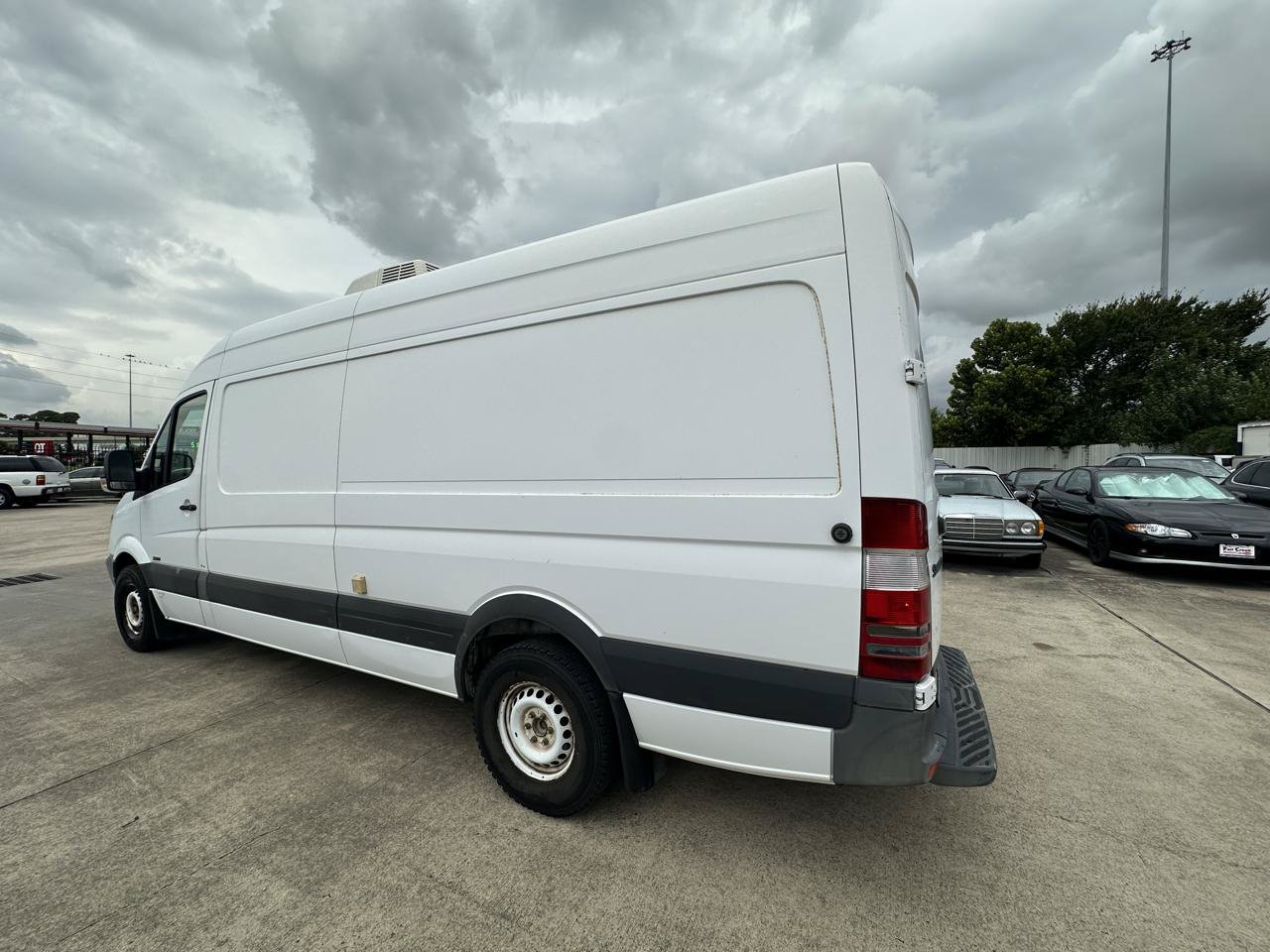 Used 2012 Freightliner Sprinter 2500 RWD image 3
