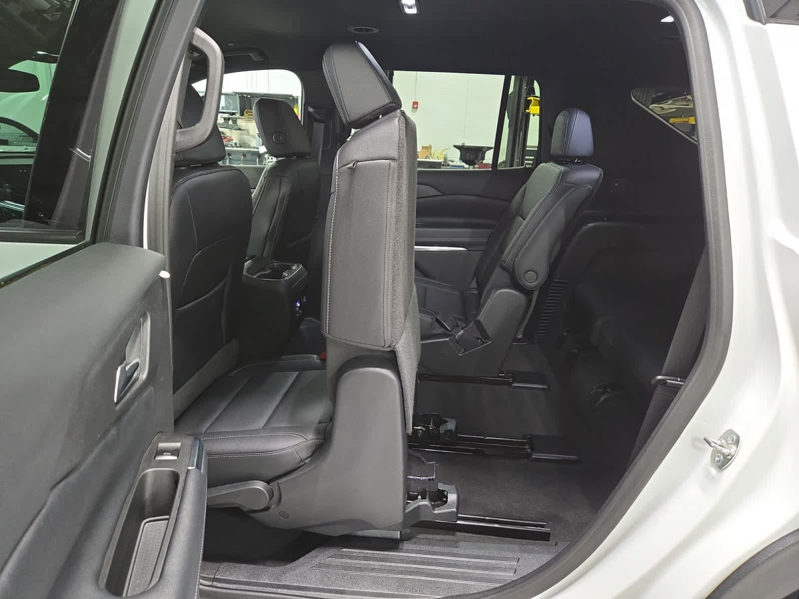 Used 2025 Chevrolet Traverse LT AWD/4WD image 21