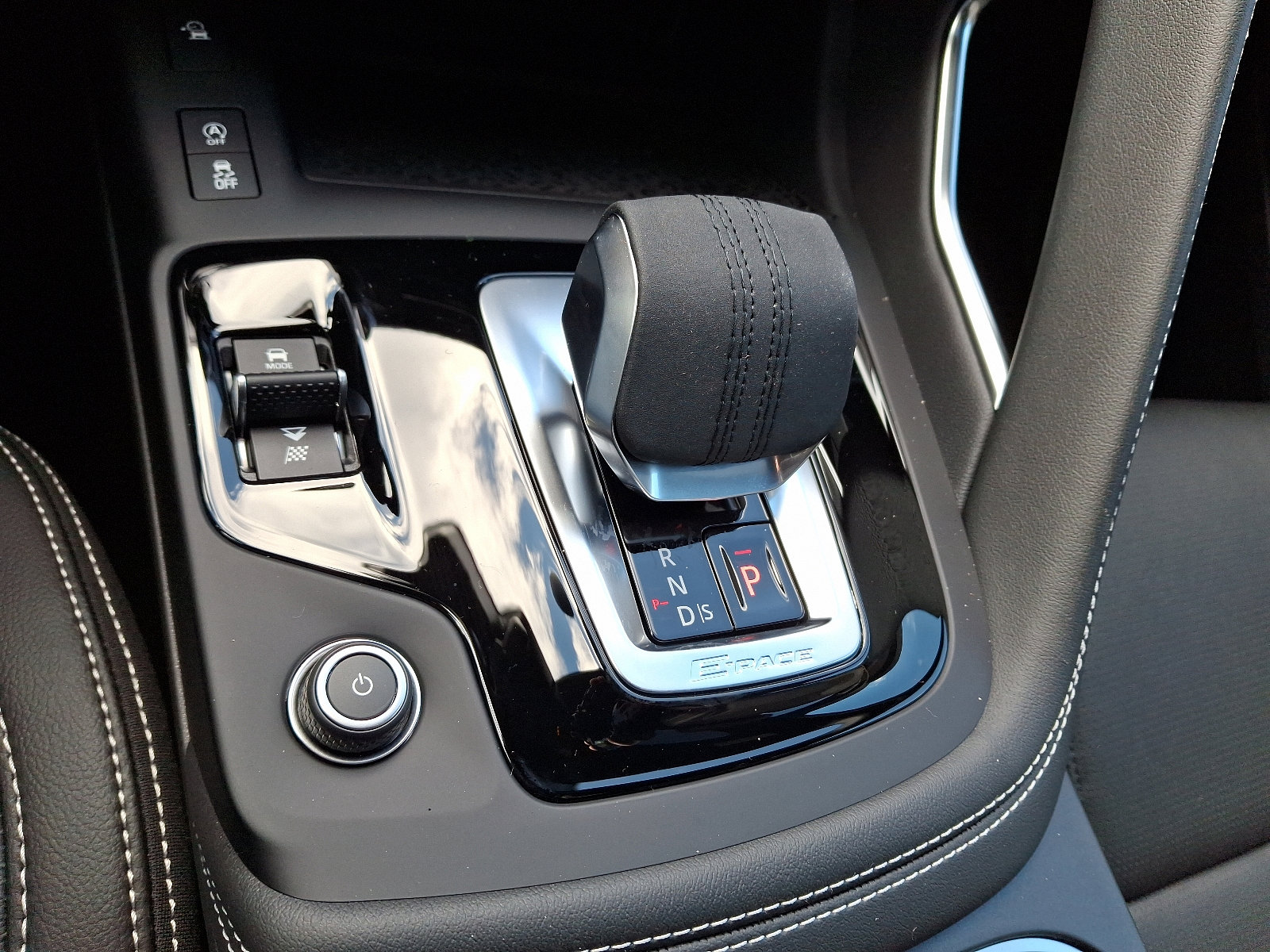 New 2024 Jaguar E-PACE R-Dynamic SE image 13