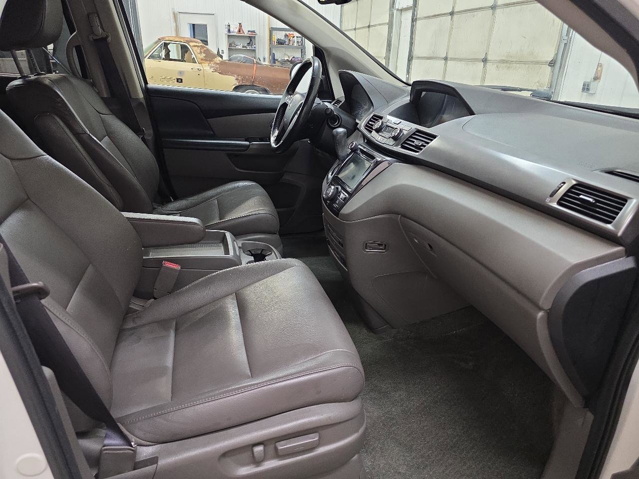 Used 2016 Honda Odyssey Touring Elite image 32