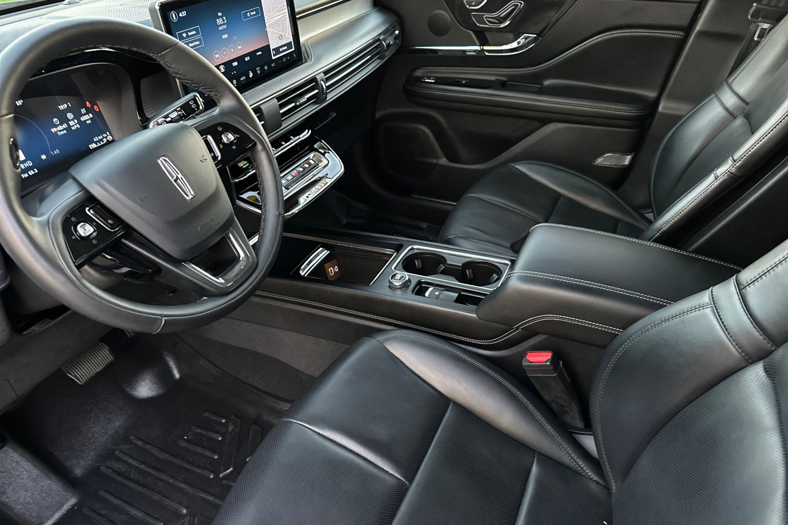 Used 2023 Lincoln Corsair FWD w/ Equipment Group 101A image 9