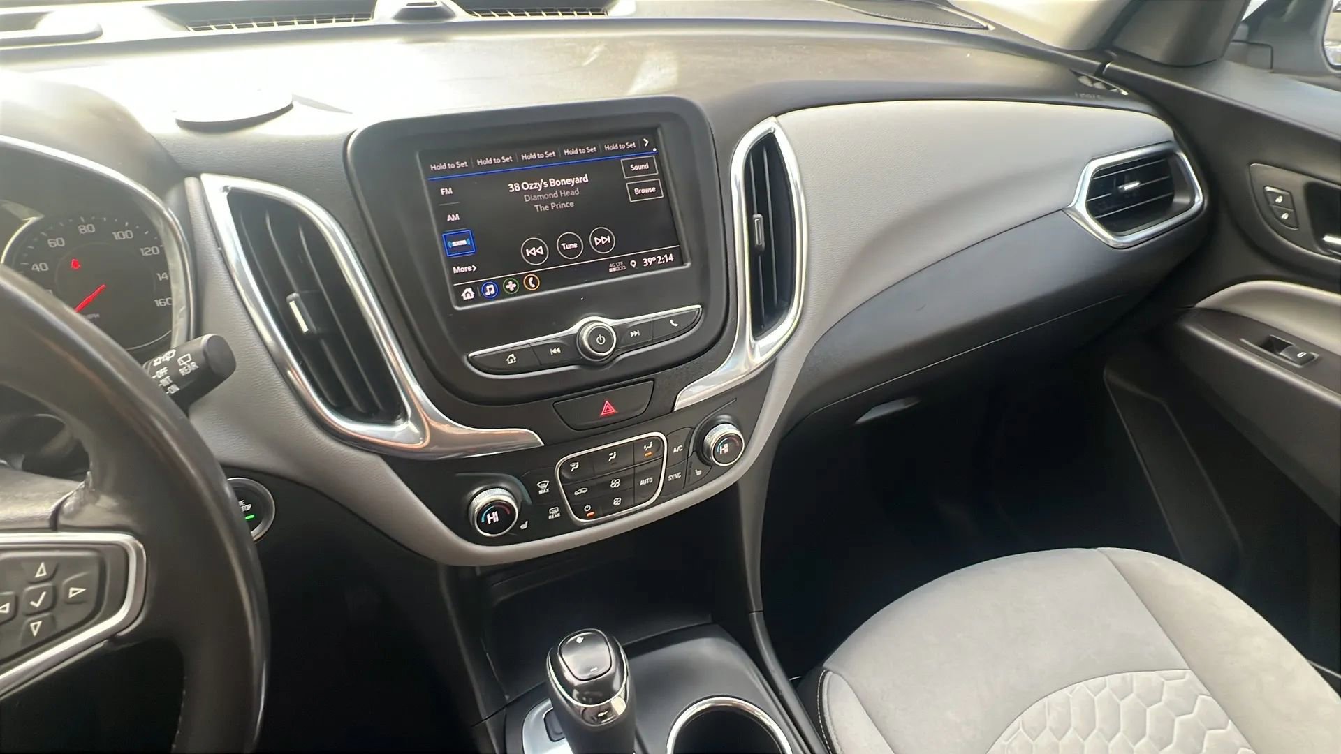 Used 2020 Chevrolet Equinox LT w/ Driver Convenience Package image 15