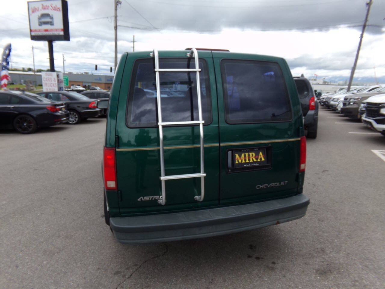 Used 1998 Chevrolet Astro w/ Convenience Group RWD image 3