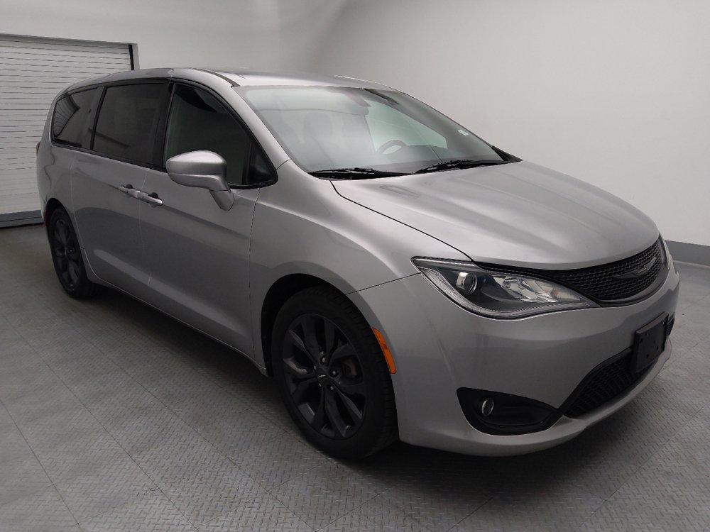 Used 2018 Chrysler Pacifica Touring Plus w/ S Appearance Package FWD image 13