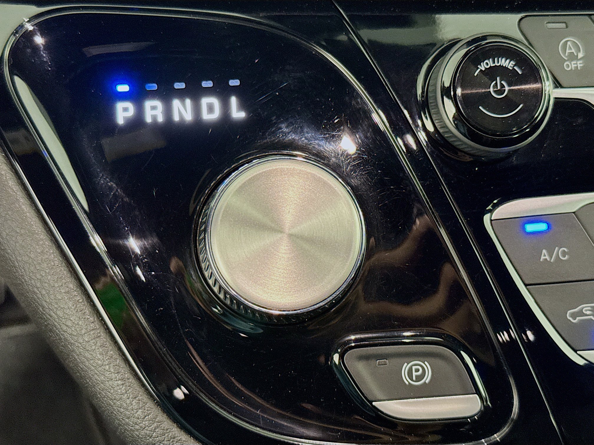 Used 2023 Chrysler Pacifica Touring FWD image 19