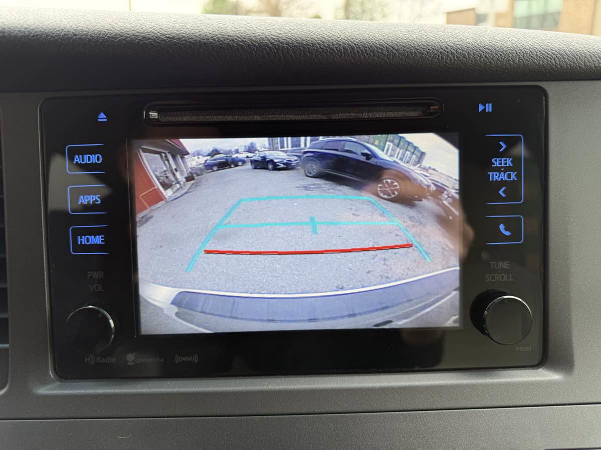 Used 2016 Toyota Sienna LE image 19