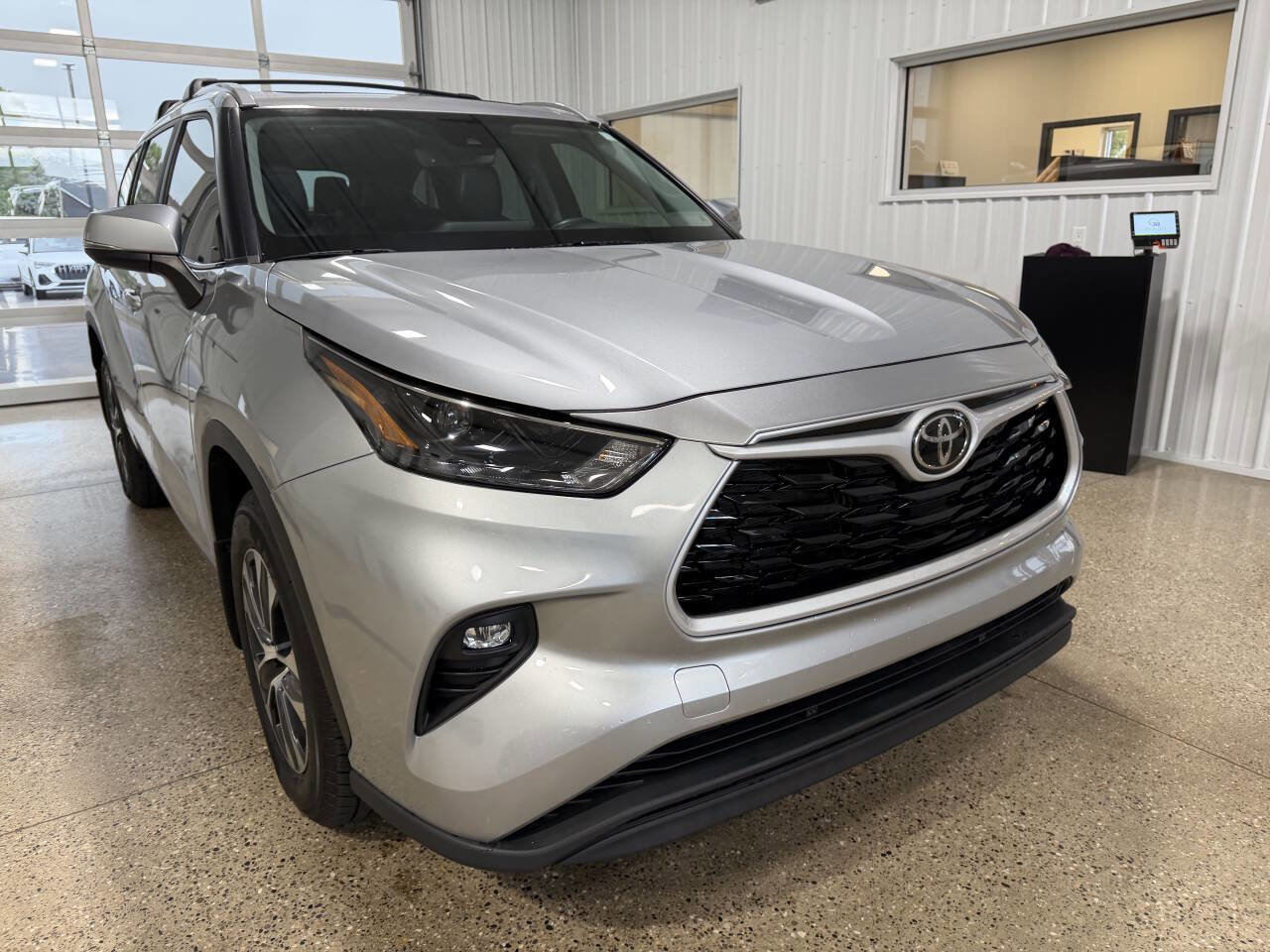 Used 2023 Toyota Highlander XLE image 44
