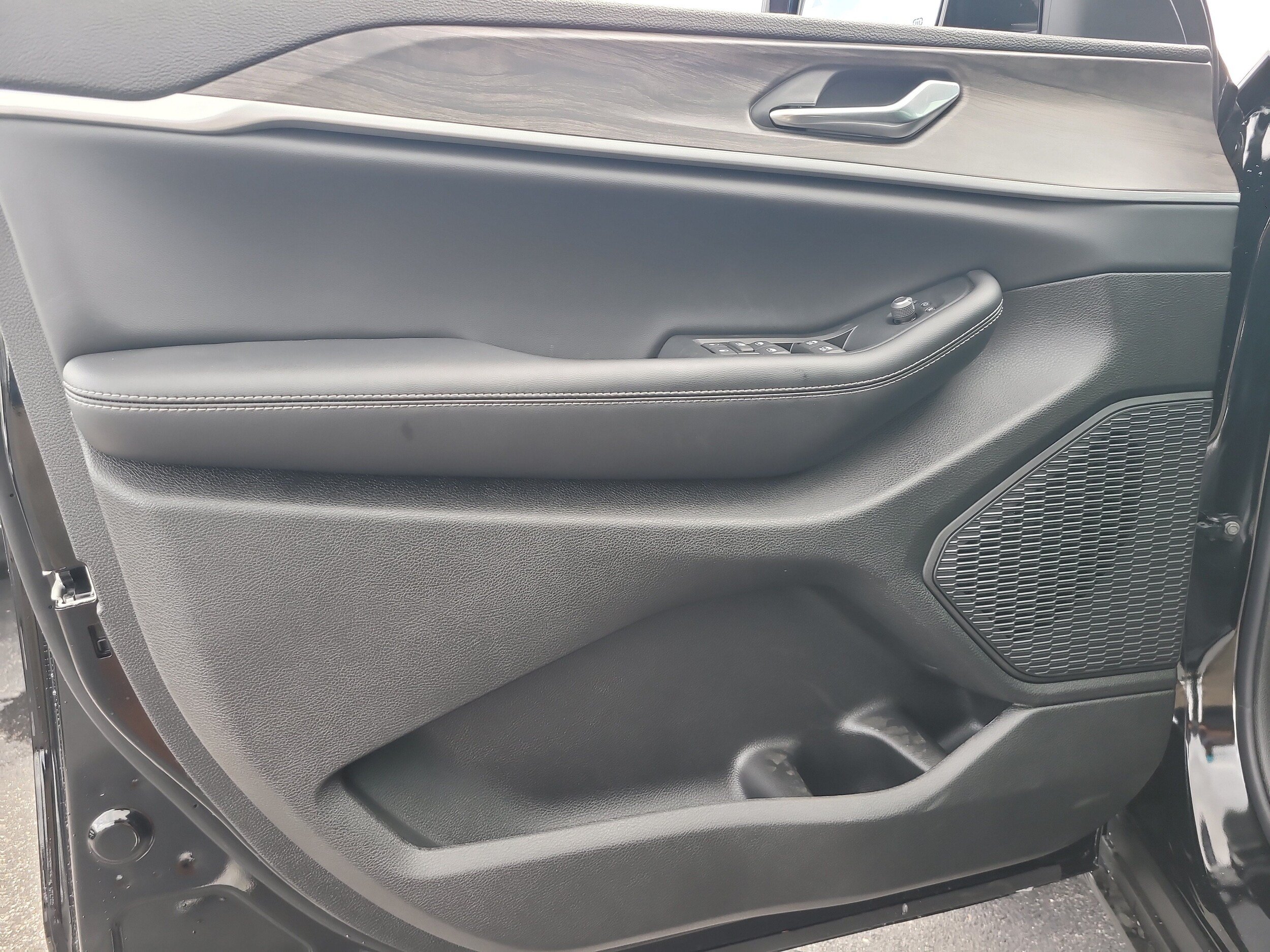 New 2026 Jeep Grand Cherokee Altitude RWD image 13