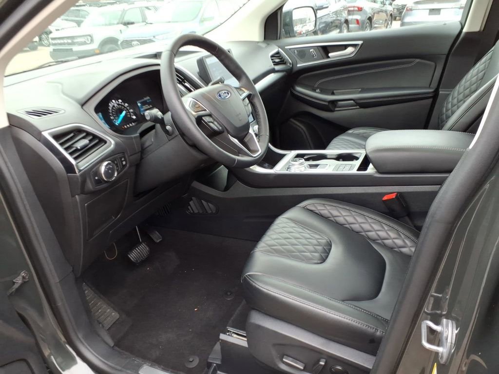 Used 2024 Ford Edge Titanium image 10