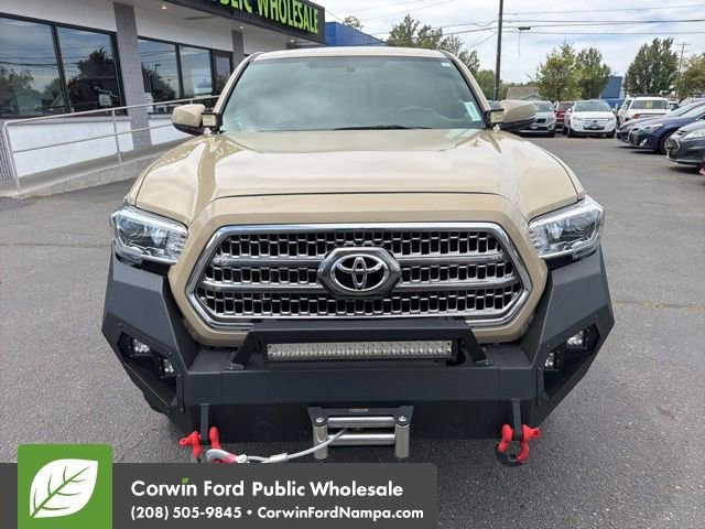 Used 2017 Toyota Tacoma TRD Off-Road w/ Premium & Technology Package AWD/4WD image 2