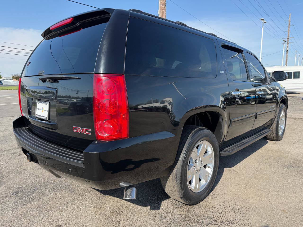 Used 2011 GMC Yukon XL SLT AWD/4WD image 9