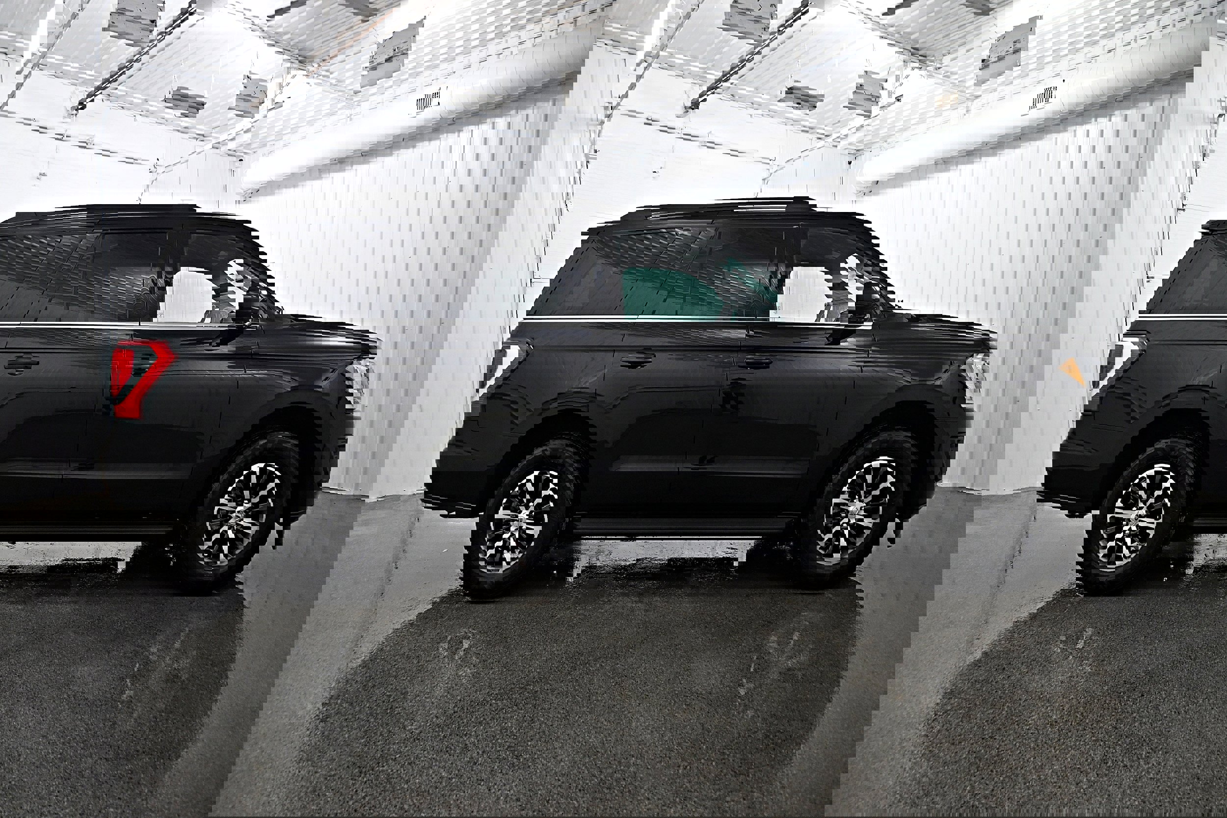 Used 2021 Ford Expedition XLT image 35